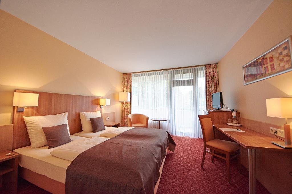 Hotel Moselpark 贝恩卡斯特尔-屈斯 外观 照片