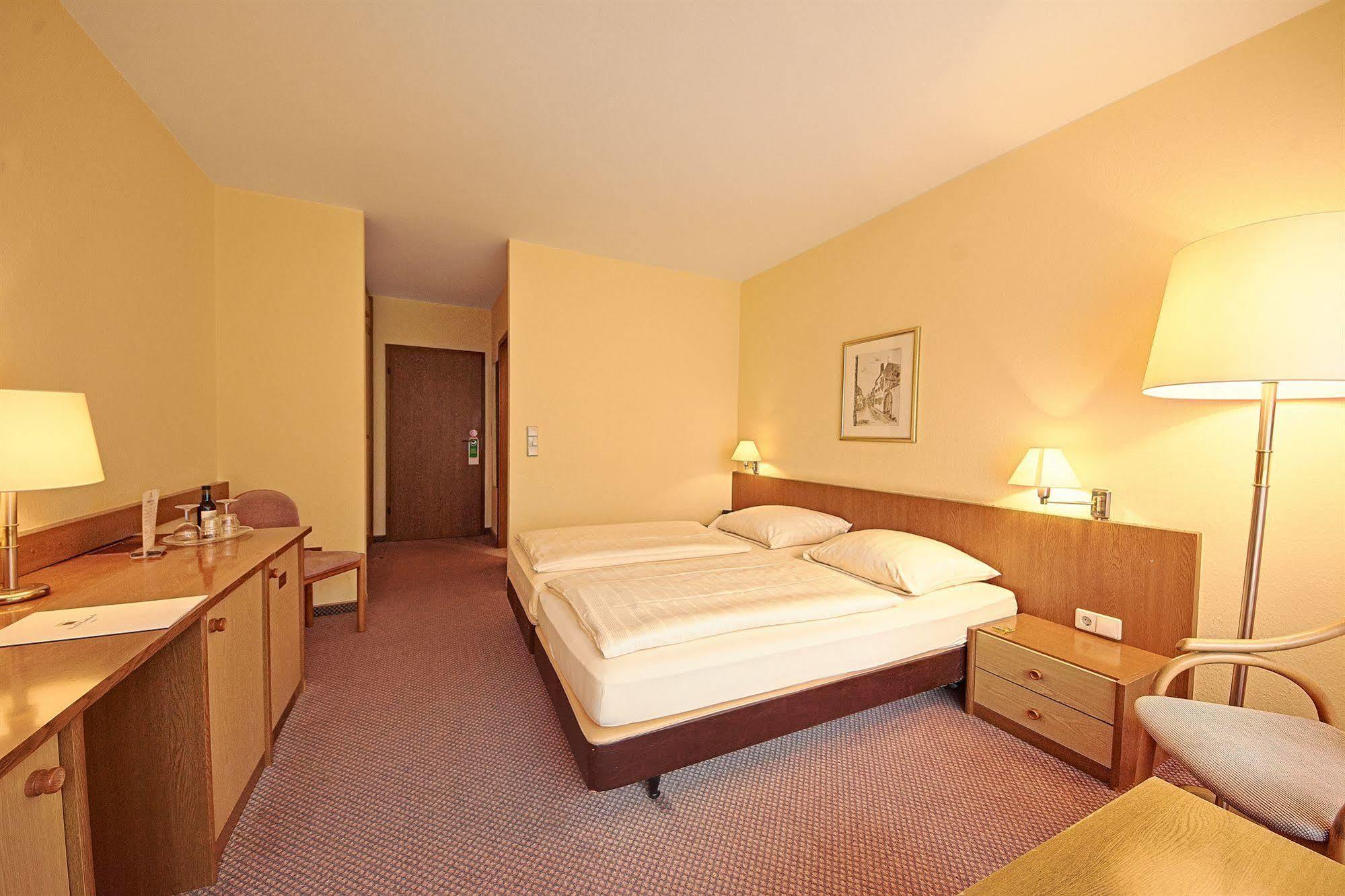 Hotel Moselpark 贝恩卡斯特尔-屈斯 外观 照片