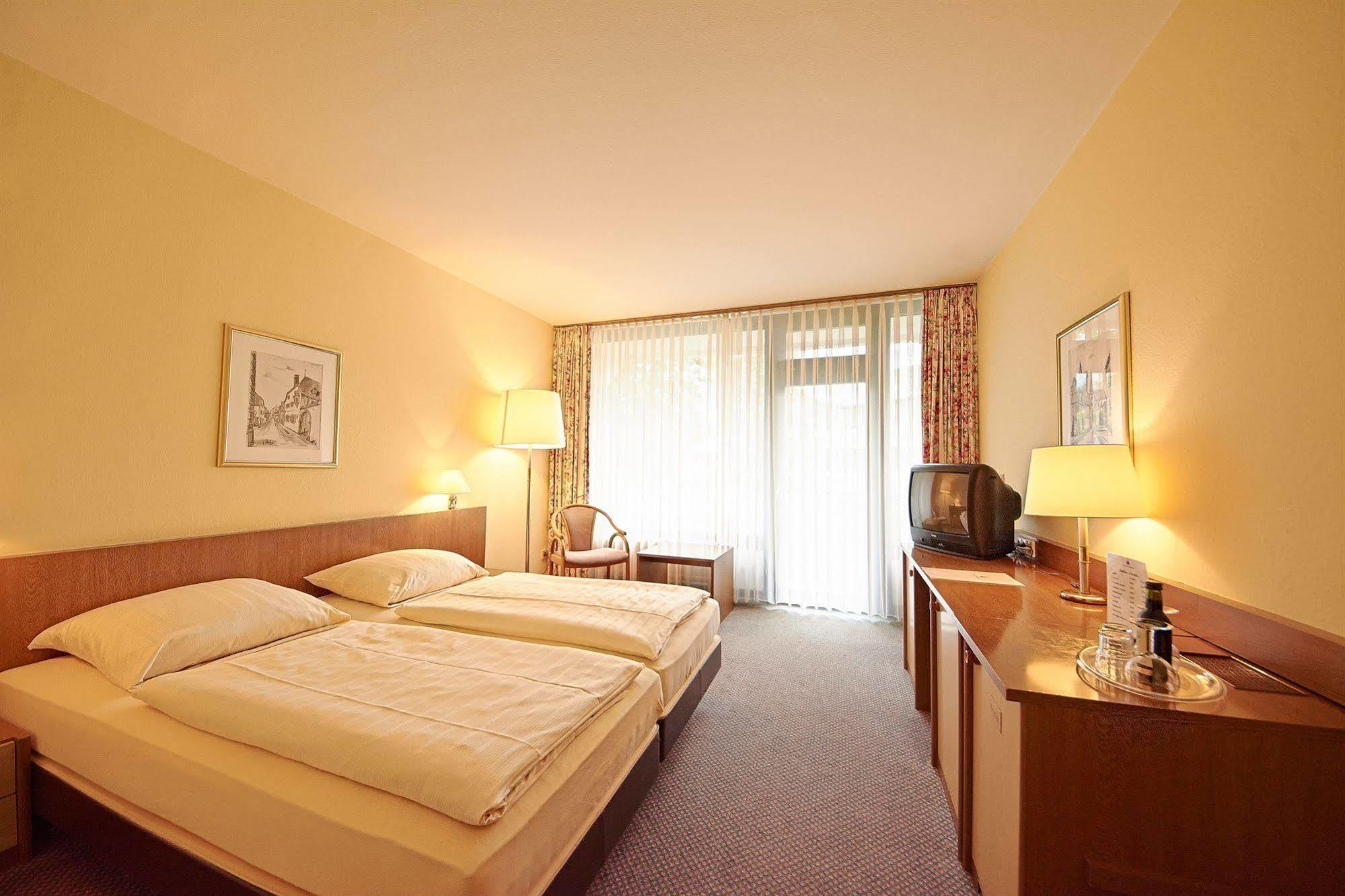 Hotel Moselpark 贝恩卡斯特尔-屈斯 外观 照片
